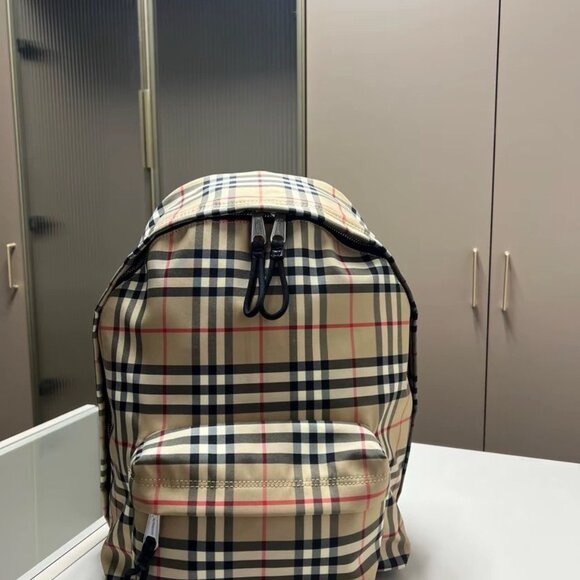Burberry two-way zippered printed backpack - Picture 7 of 9
